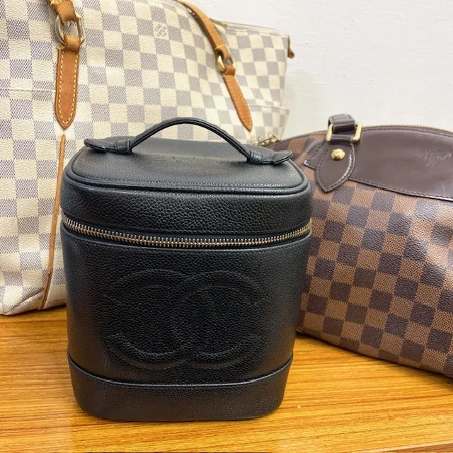 本日、CHANEL・ルイヴィトン バックを買取しました。