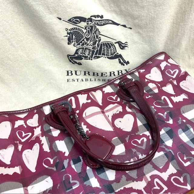 本日は【BURBERRYトートバッグ】をお買取いたしました。